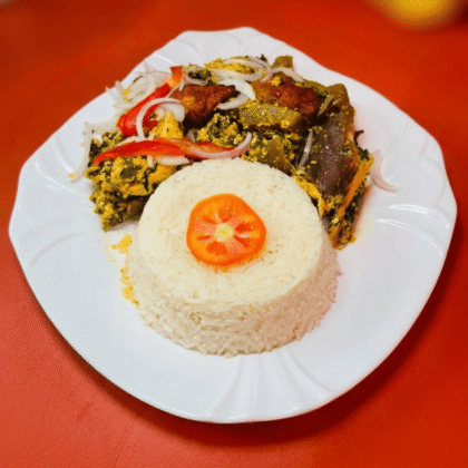 Riz blanc accompagné de sauce